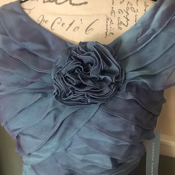 London Times Sheath Mermaid Iridescent Rosette Sheath Dress NWT 134.00 - Picture 6 of 7